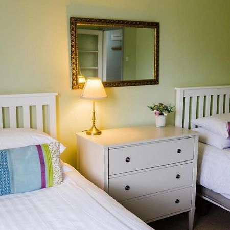 May Tree Cottage Manorbier 5 Mins From The Beach Sleeps 4 ภายนอก รูปภาพ