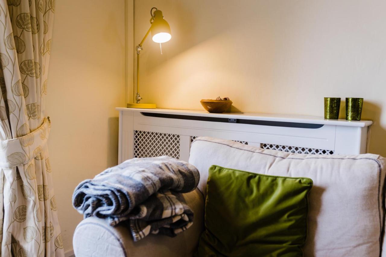 May Tree Cottage Manorbier 5 Mins From The Beach Sleeps 4 ภายนอก รูปภาพ