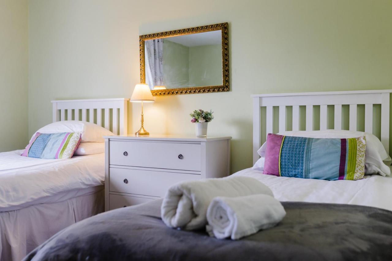 May Tree Cottage Manorbier 5 Mins From The Beach Sleeps 4 ภายนอก รูปภาพ