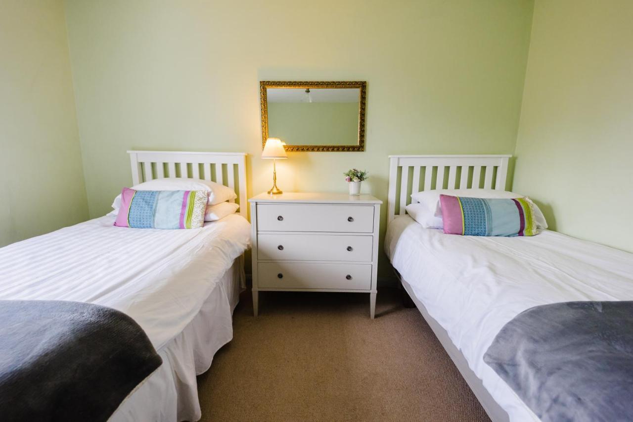 May Tree Cottage Manorbier 5 Mins From The Beach Sleeps 4 ภายนอก รูปภาพ
