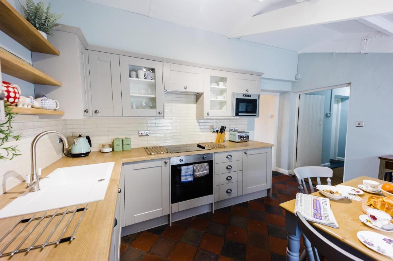 May Tree Cottage Manorbier 5 Mins From The Beach Sleeps 4 ภายนอก รูปภาพ