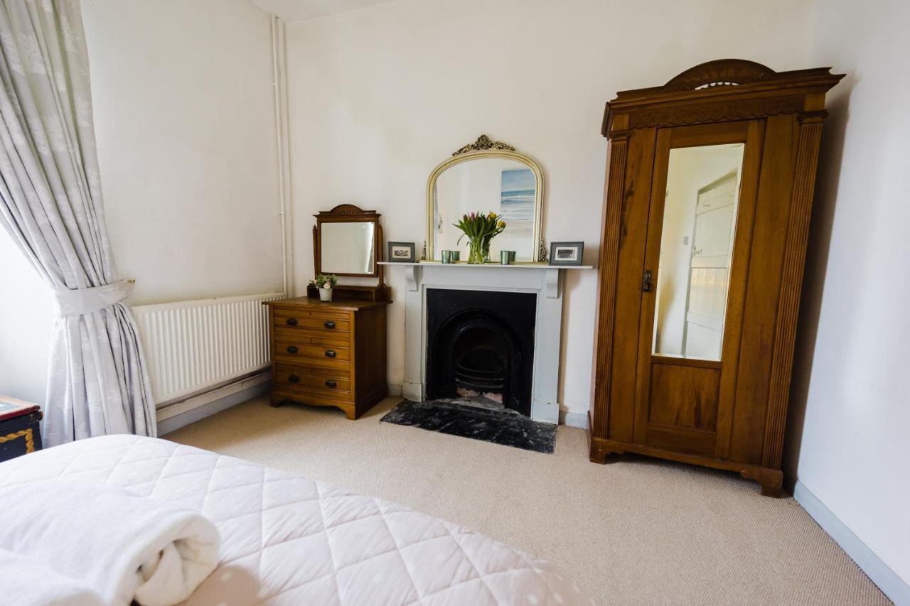 May Tree Cottage Manorbier 5 Mins From The Beach Sleeps 4 ภายนอก รูปภาพ