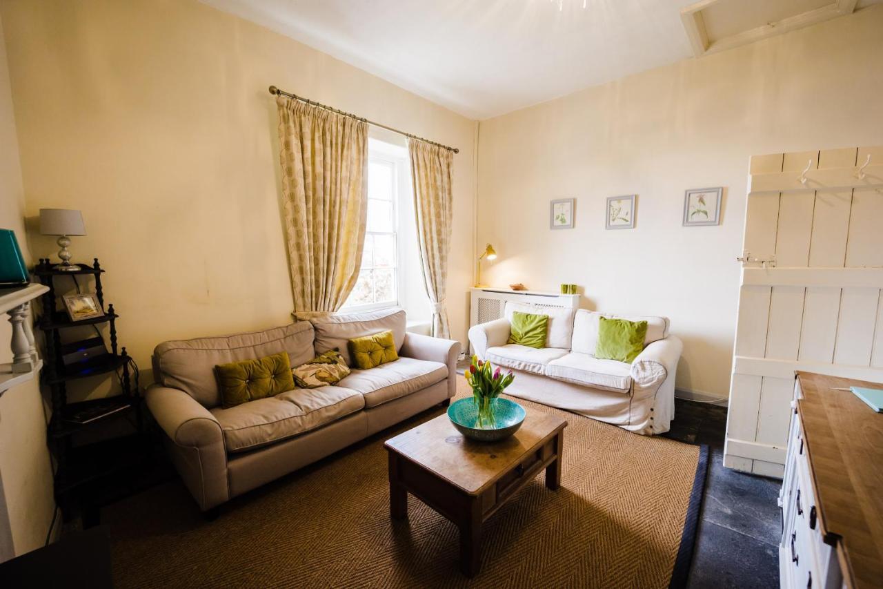 May Tree Cottage Manorbier 5 Mins From The Beach Sleeps 4 ภายนอก รูปภาพ