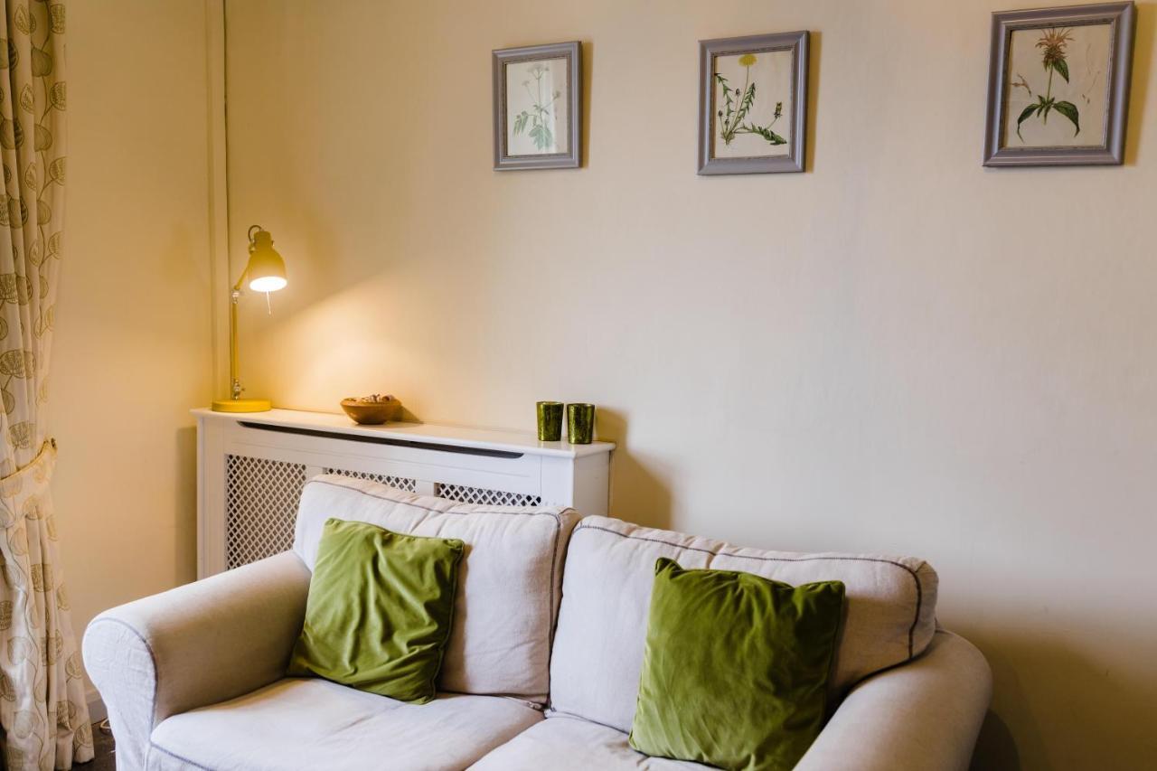 May Tree Cottage Manorbier 5 Mins From The Beach Sleeps 4 ภายนอก รูปภาพ