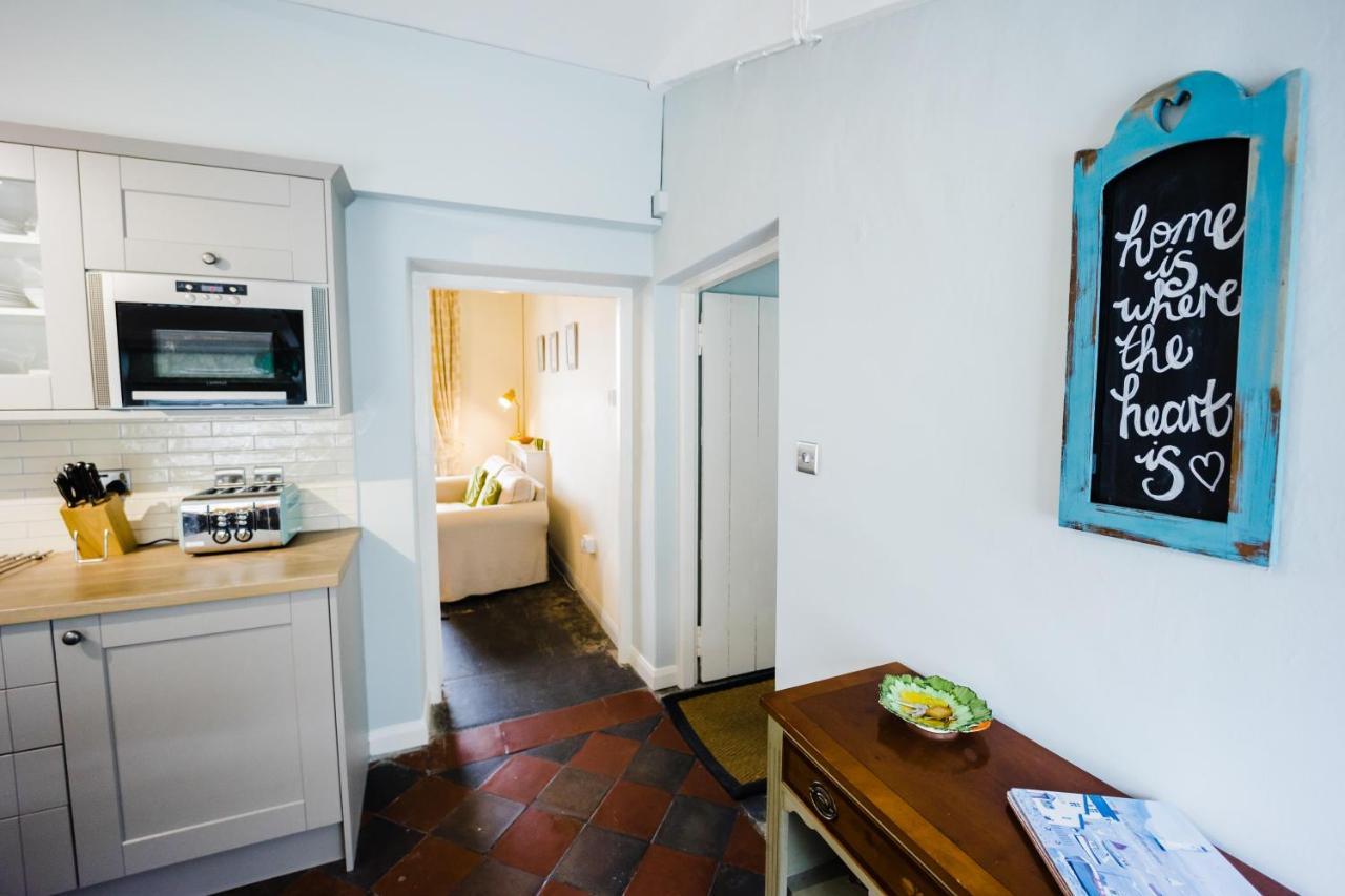 May Tree Cottage Manorbier 5 Mins From The Beach Sleeps 4 ภายนอก รูปภาพ