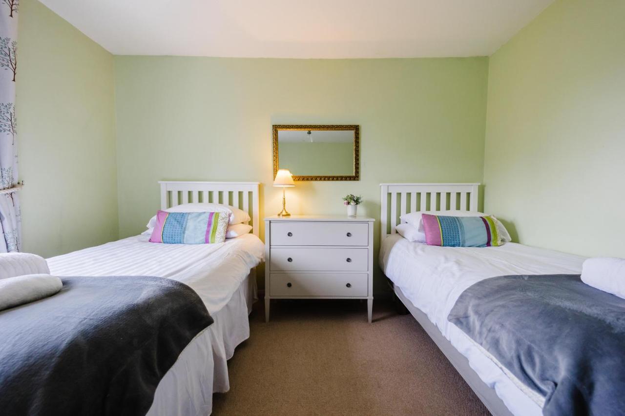 May Tree Cottage Manorbier 5 Mins From The Beach Sleeps 4 ภายนอก รูปภาพ