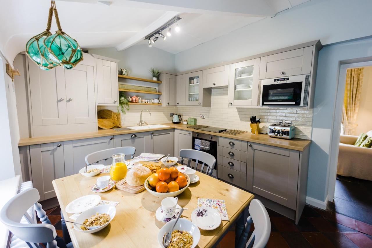 May Tree Cottage Manorbier 5 Mins From The Beach Sleeps 4 ภายนอก รูปภาพ