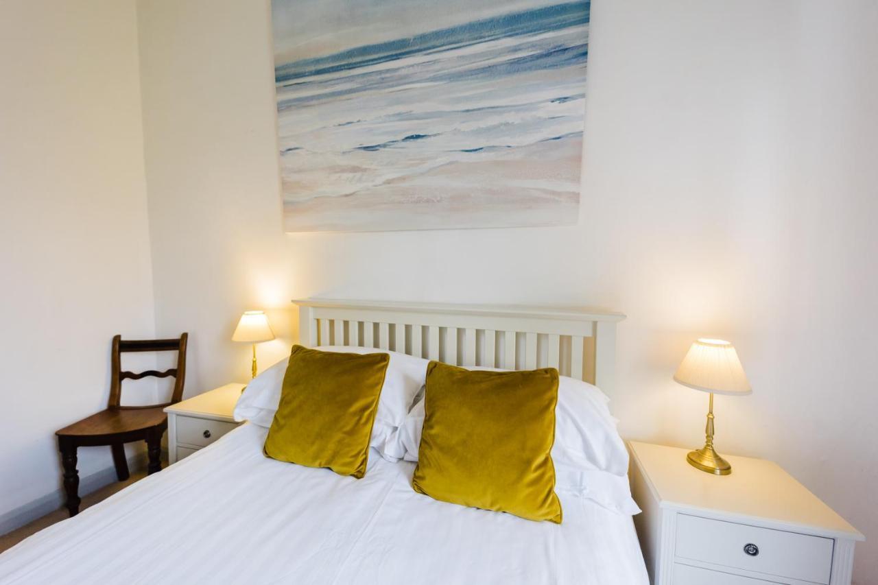 May Tree Cottage Manorbier 5 Mins From The Beach Sleeps 4 ภายนอก รูปภาพ