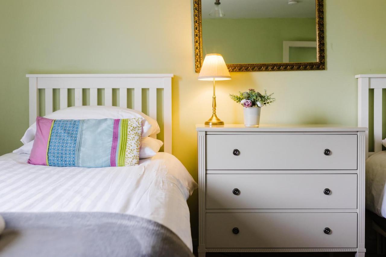 May Tree Cottage Manorbier 5 Mins From The Beach Sleeps 4 ภายนอก รูปภาพ