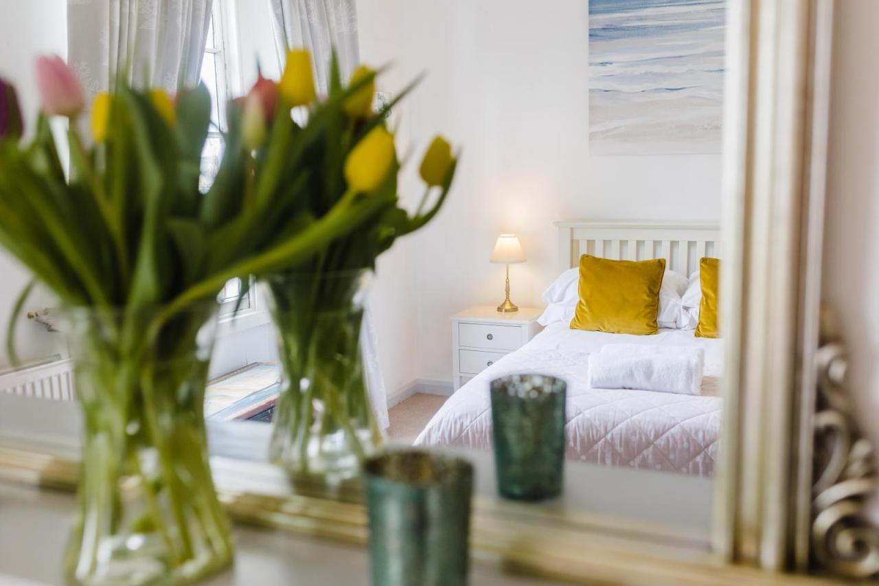 May Tree Cottage Manorbier 5 Mins From The Beach Sleeps 4 ภายนอก รูปภาพ