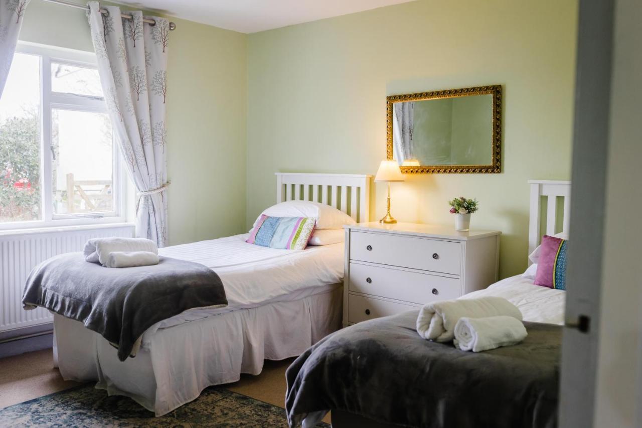 May Tree Cottage Manorbier 5 Mins From The Beach Sleeps 4 ภายนอก รูปภาพ