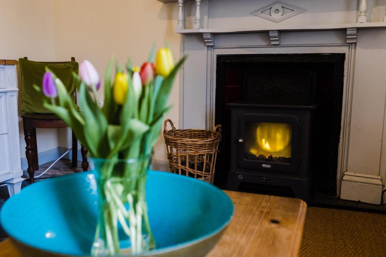 May Tree Cottage Manorbier 5 Mins From The Beach Sleeps 4 ภายนอก รูปภาพ