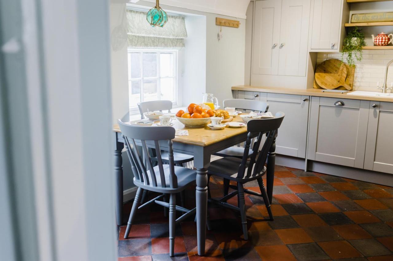 May Tree Cottage Manorbier 5 Mins From The Beach Sleeps 4 ภายนอก รูปภาพ