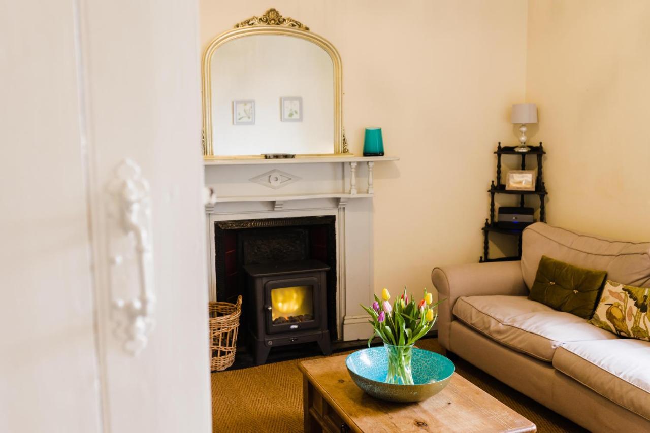 May Tree Cottage Manorbier 5 Mins From The Beach Sleeps 4 ภายนอก รูปภาพ