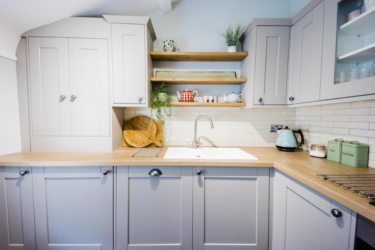 May Tree Cottage Manorbier 5 Mins From The Beach Sleeps 4 ภายนอก รูปภาพ