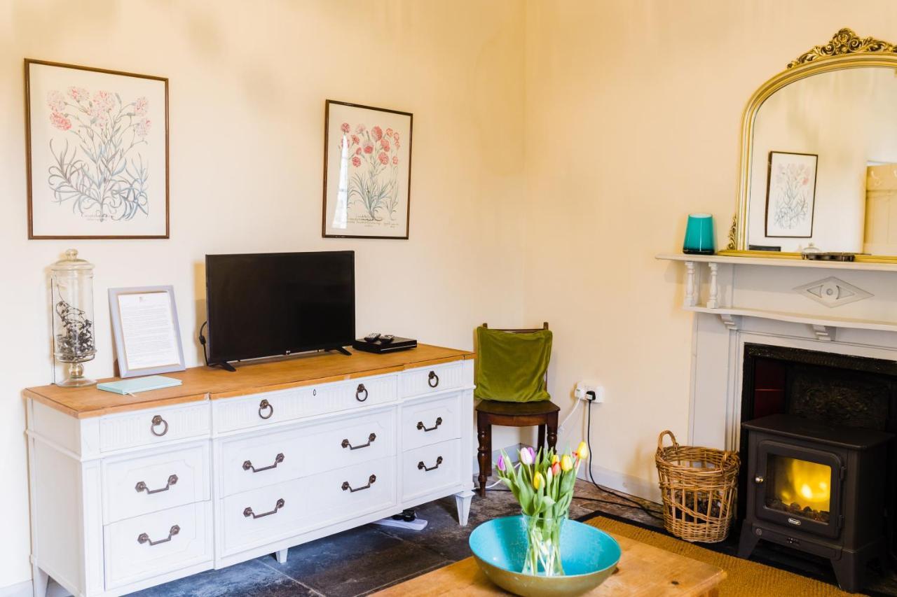 May Tree Cottage Manorbier 5 Mins From The Beach Sleeps 4 ภายนอก รูปภาพ