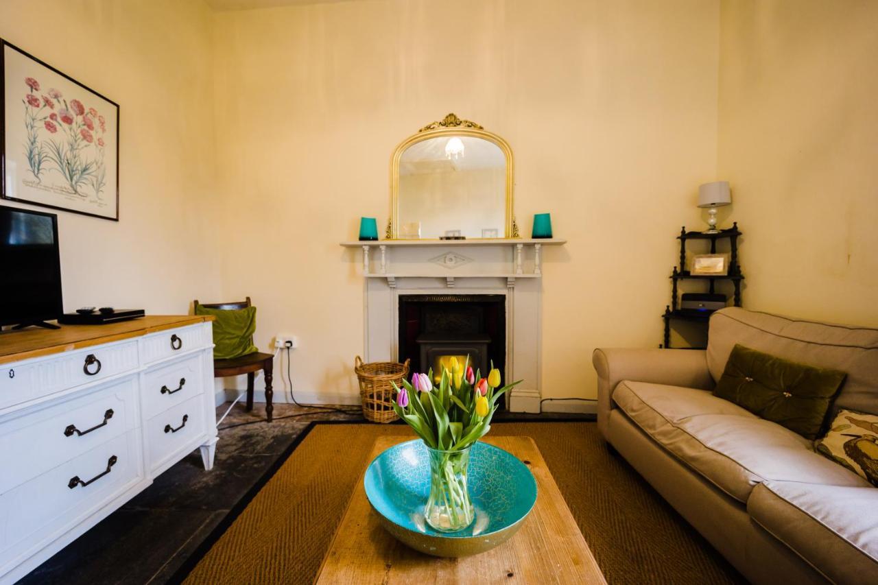 May Tree Cottage Manorbier 5 Mins From The Beach Sleeps 4 ภายนอก รูปภาพ