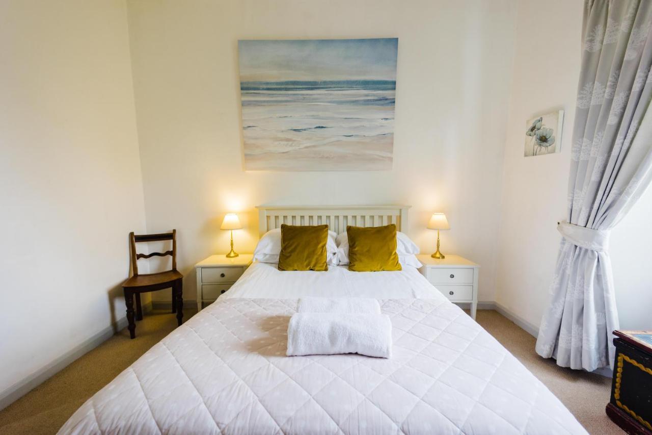 May Tree Cottage Manorbier 5 Mins From The Beach Sleeps 4 ภายนอก รูปภาพ
