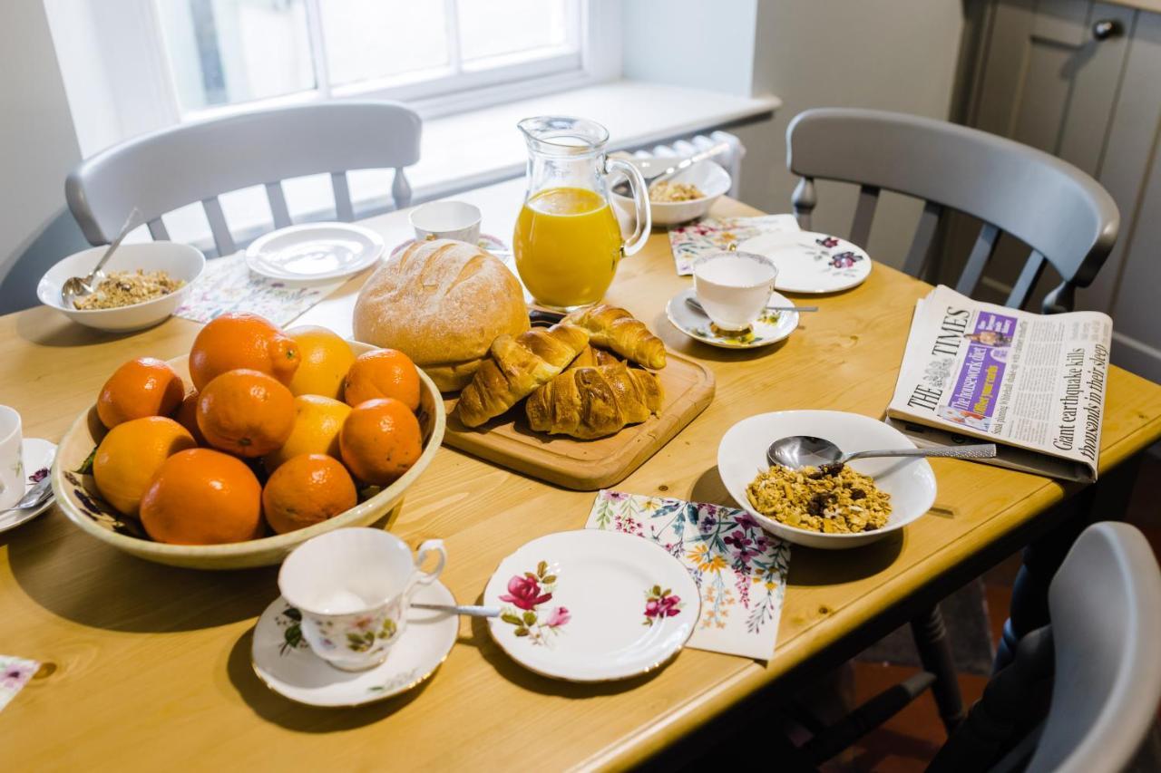 May Tree Cottage Manorbier 5 Mins From The Beach Sleeps 4 ภายนอก รูปภาพ
