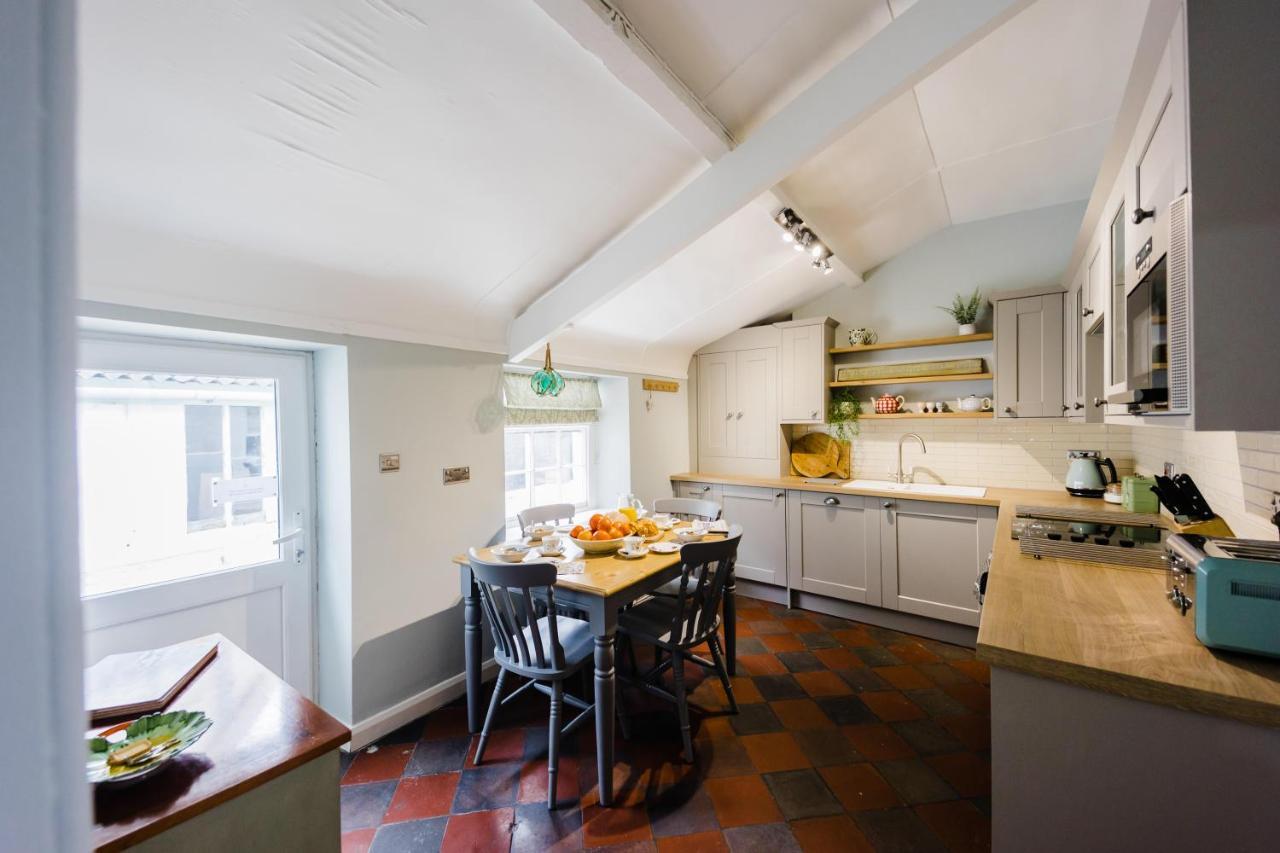 May Tree Cottage Manorbier 5 Mins From The Beach Sleeps 4 ภายนอก รูปภาพ