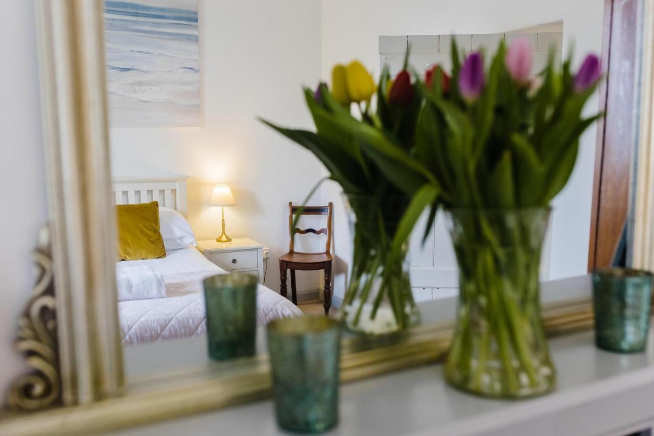 May Tree Cottage Manorbier 5 Mins From The Beach Sleeps 4 ภายนอก รูปภาพ